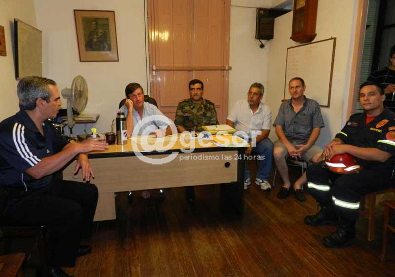 Ante algunos trascendidos en Dolores que el MIDES era quien asumía el costo de la atención a damnificados de la turbonada, el Intendente Guillermo Besozzi afirmó que hasta el momento el costo es asumido por la comuna habiéndose informado al SINAE